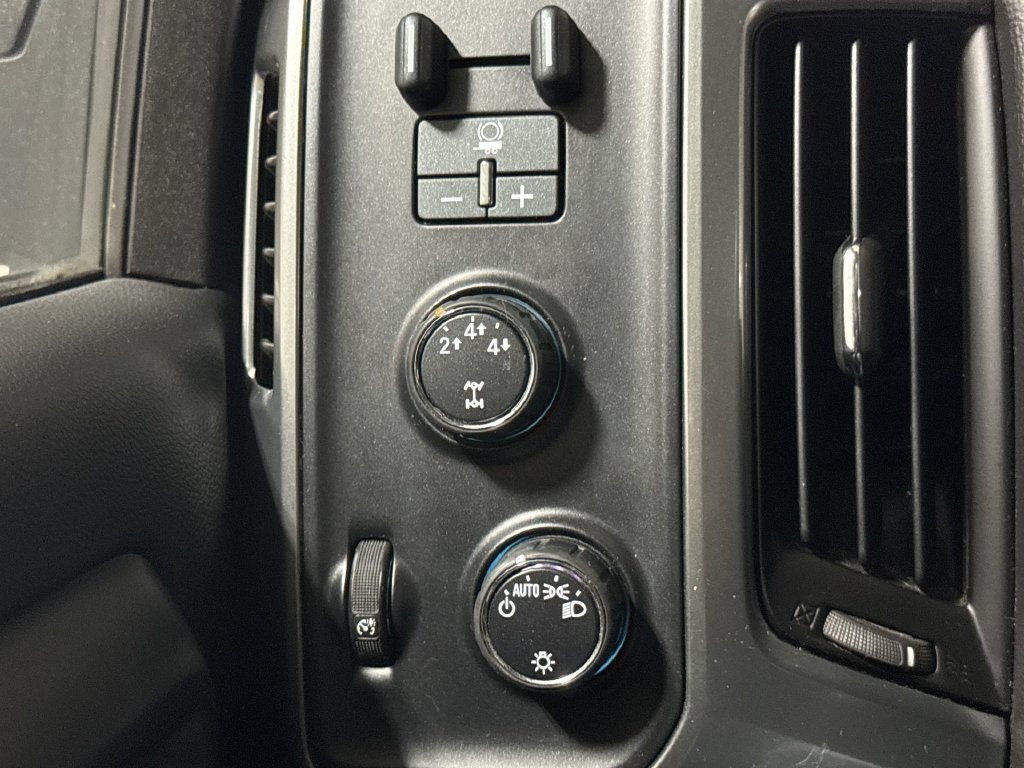 Used 2015 Chevrolet Silverado 2500 LT AWD/4WD image 17
