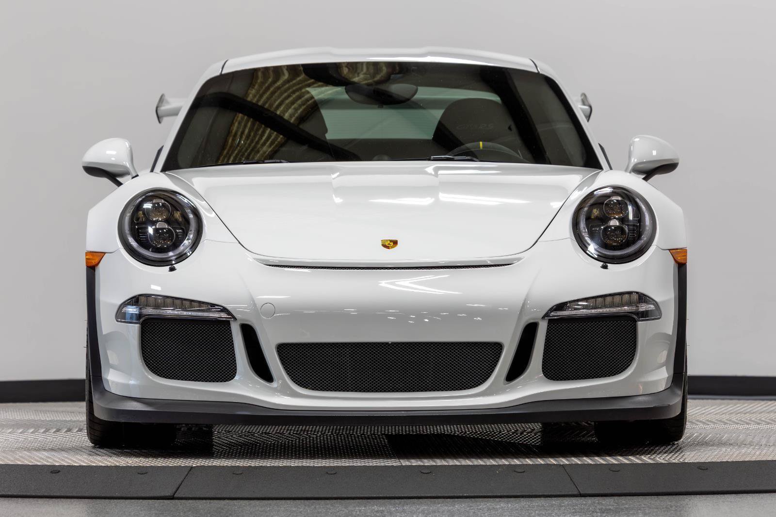 Used 2016 Porsche 911 GT3 RS RWD image 3