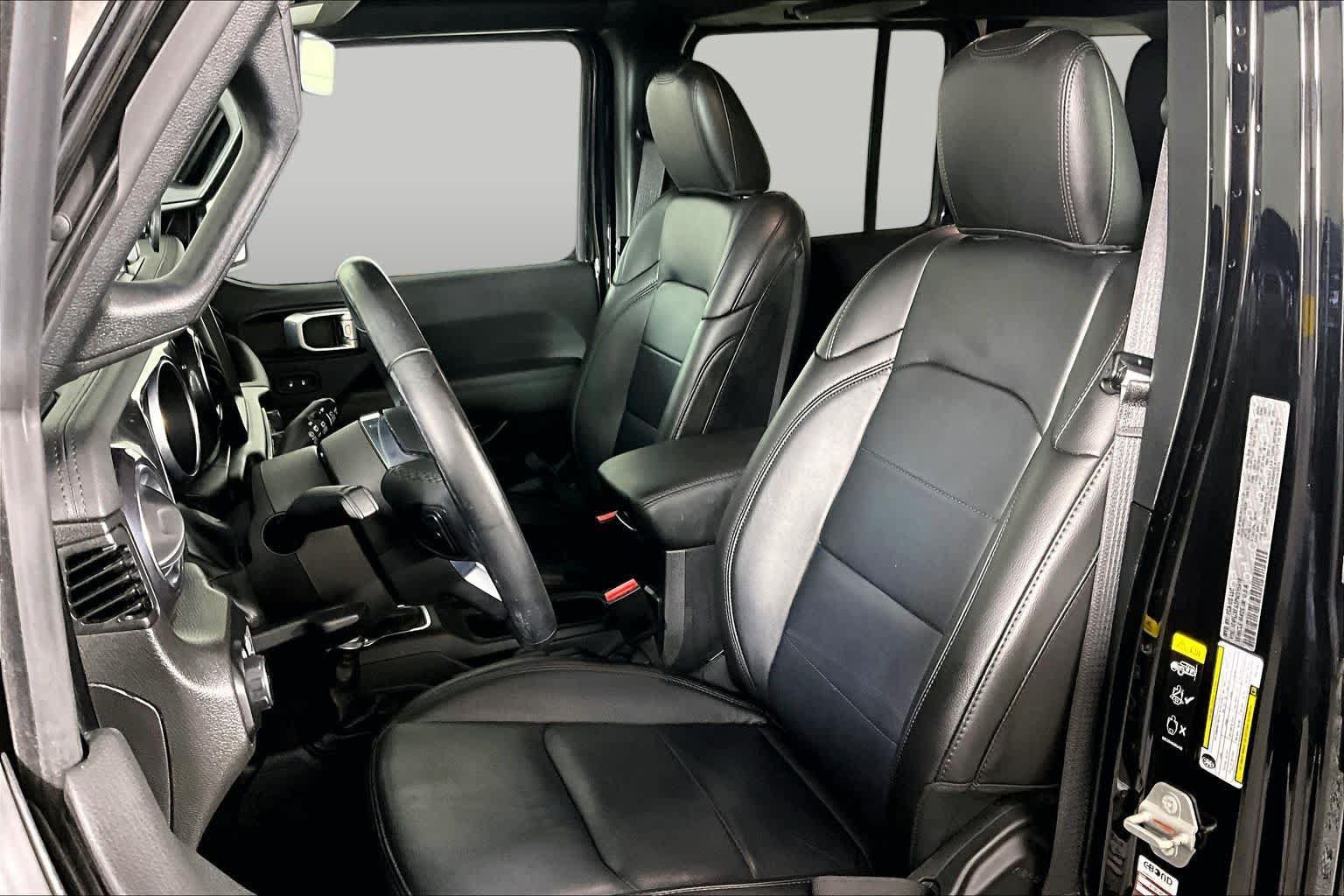 Used 2023 Jeep Wrangler Unlimited Sahara AWD/4WD image 8