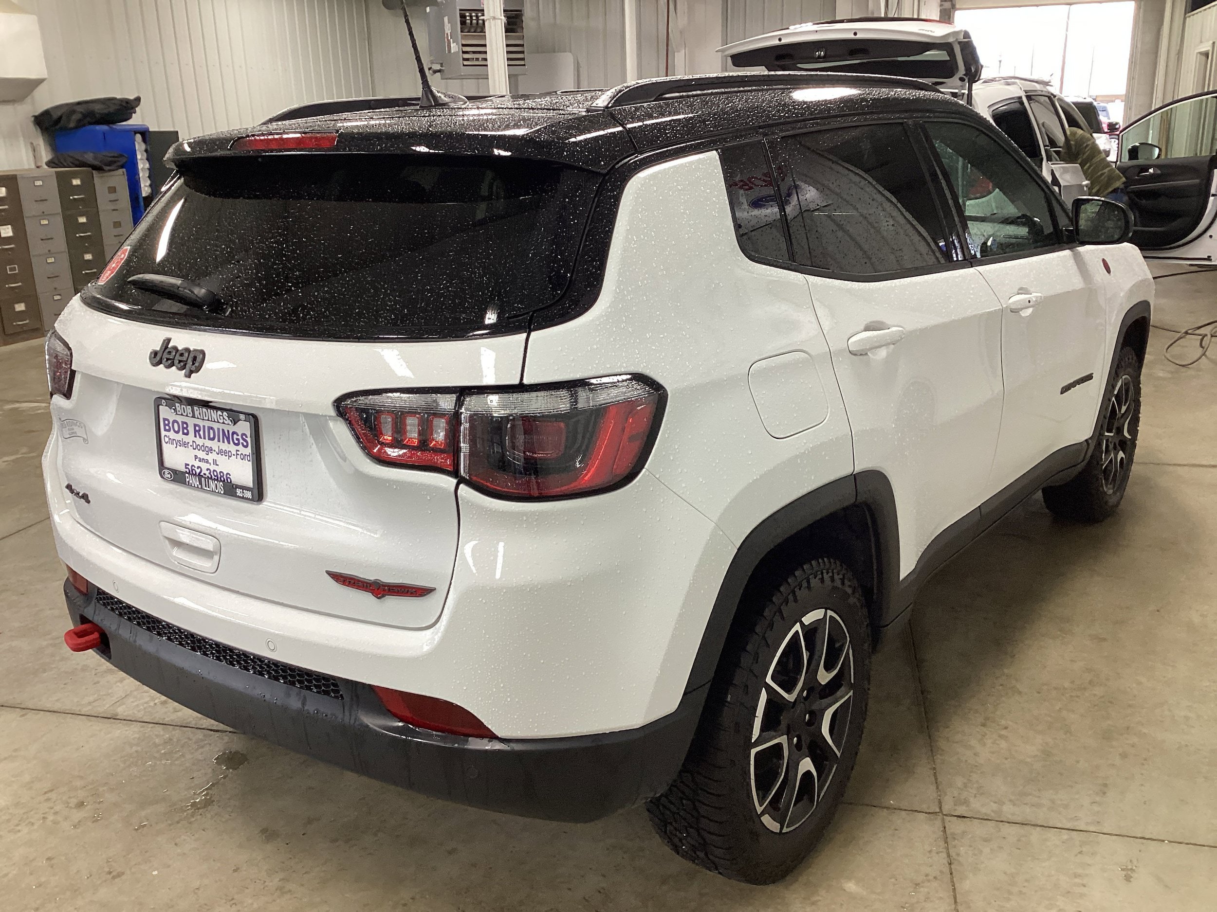 Used 2024 Jeep Compass Trailhawk w/ Trailhawk Convenience Group AWD/4WD image 6