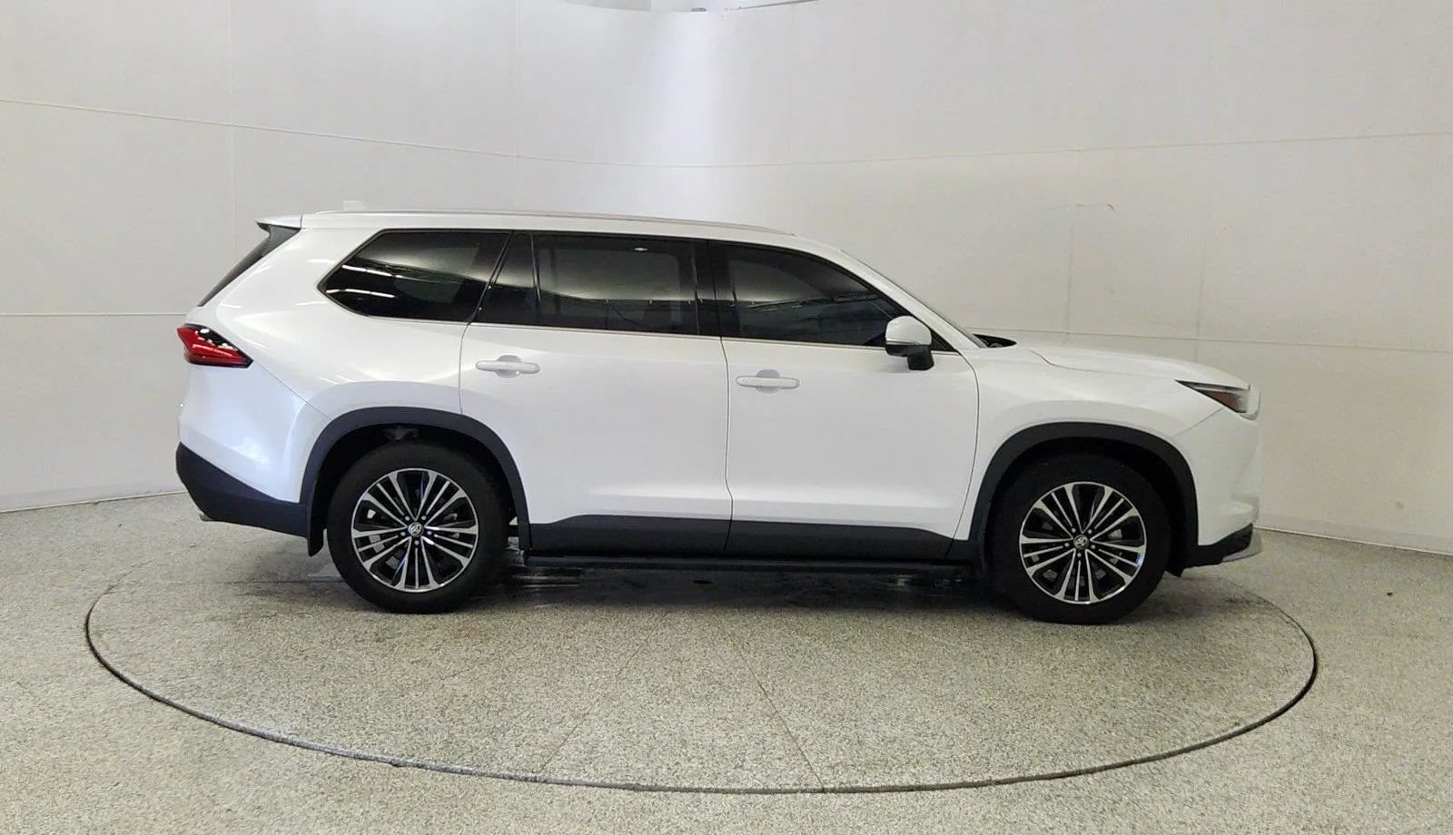 Used 2024 Toyota Grand Highlander AWD Hybrid image 8