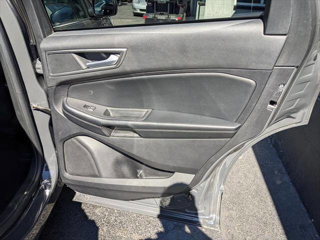 Used 2021 Ford Edge SE image 16