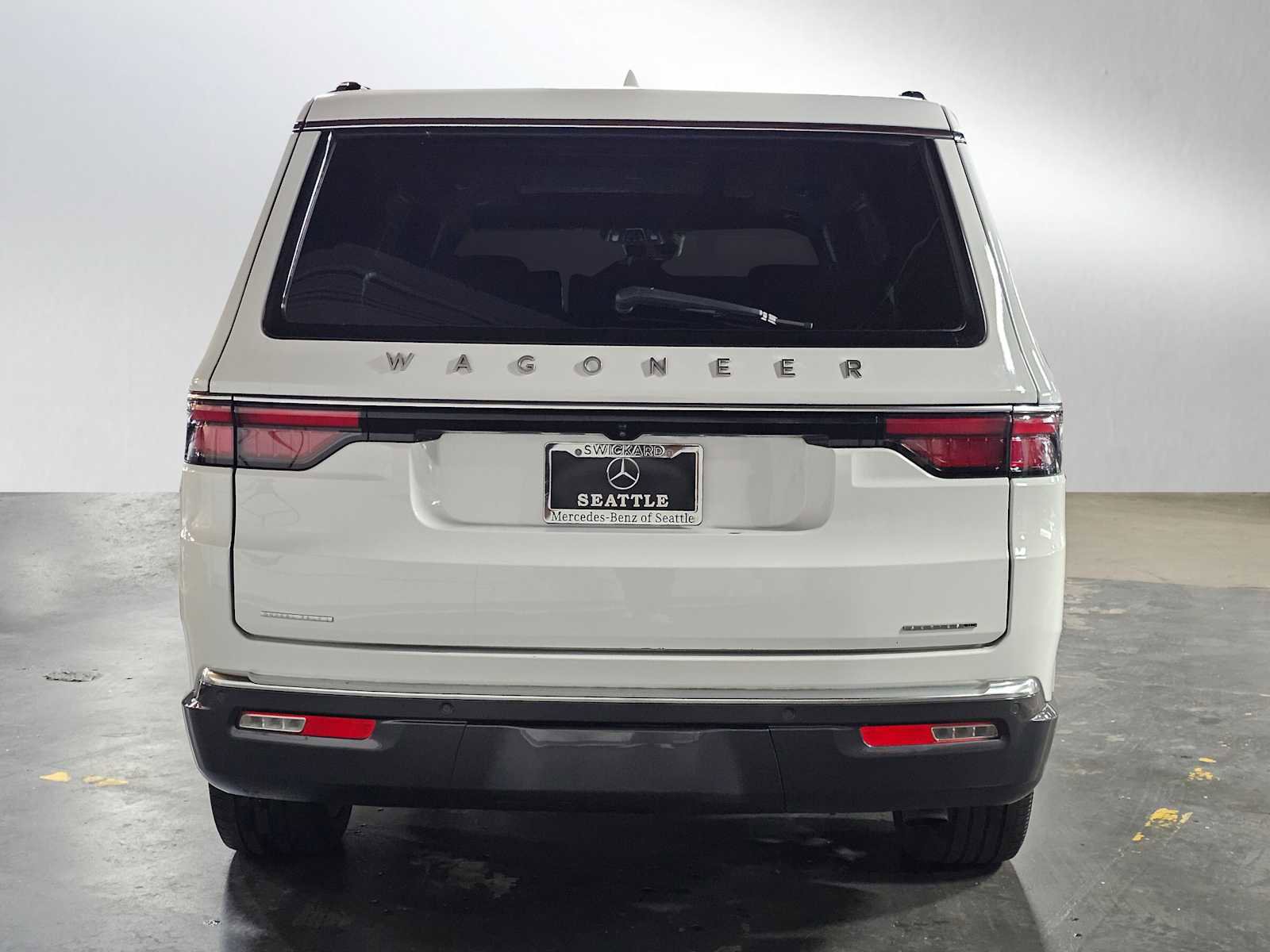 Used 2022 Jeep Wagoneer Series II w/ Premium Group I AWD/4WD image 4