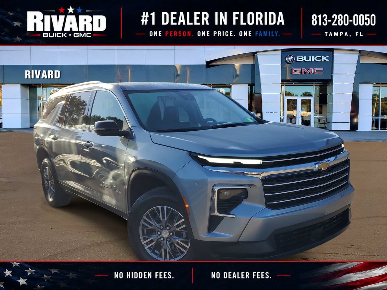 Used 2026 Chevrolet Traverse LT FWD image 1