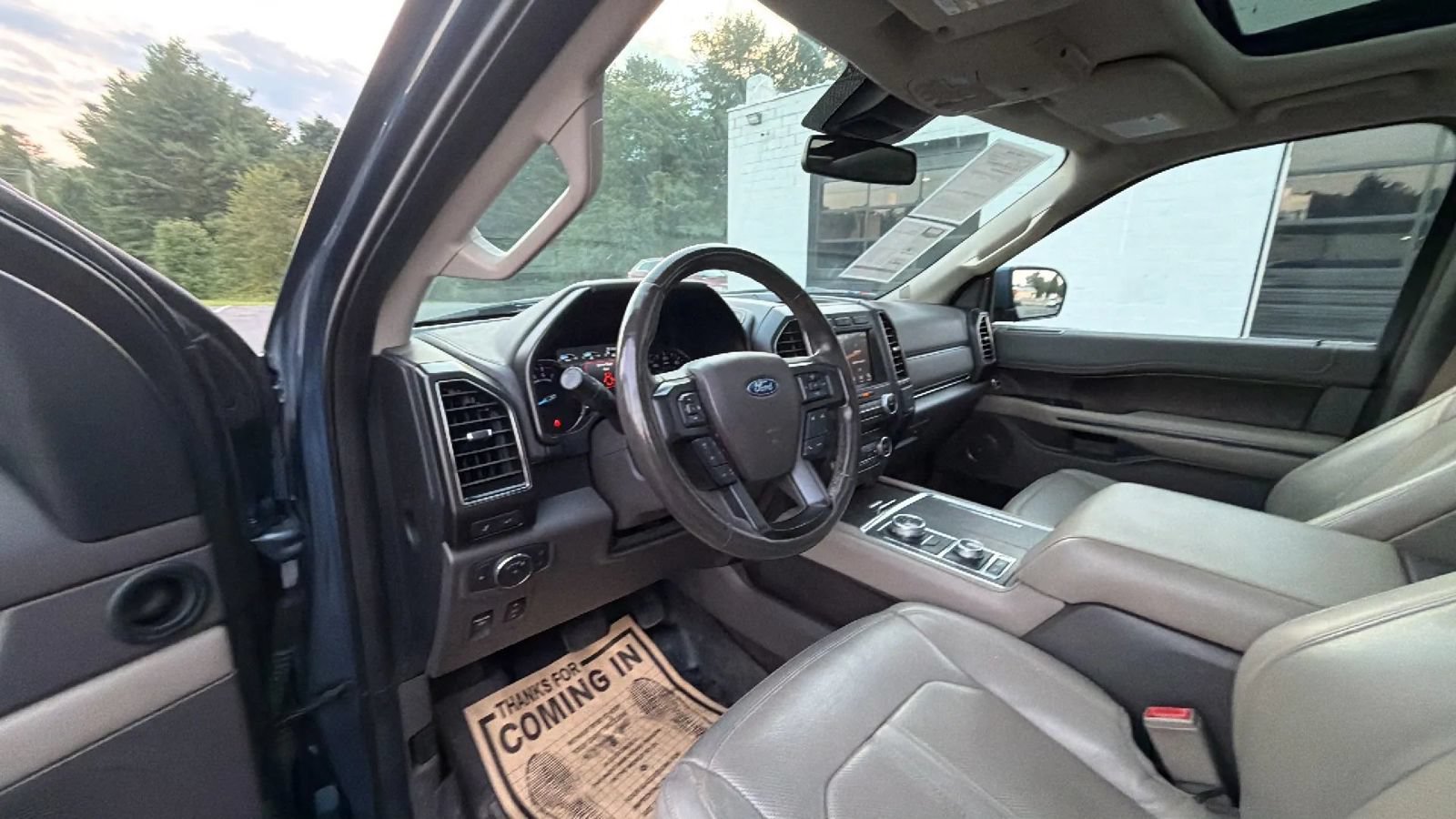 Used 2018 Ford Expedition Limited w/ Equipment Group 301A AWD/4WD image 19