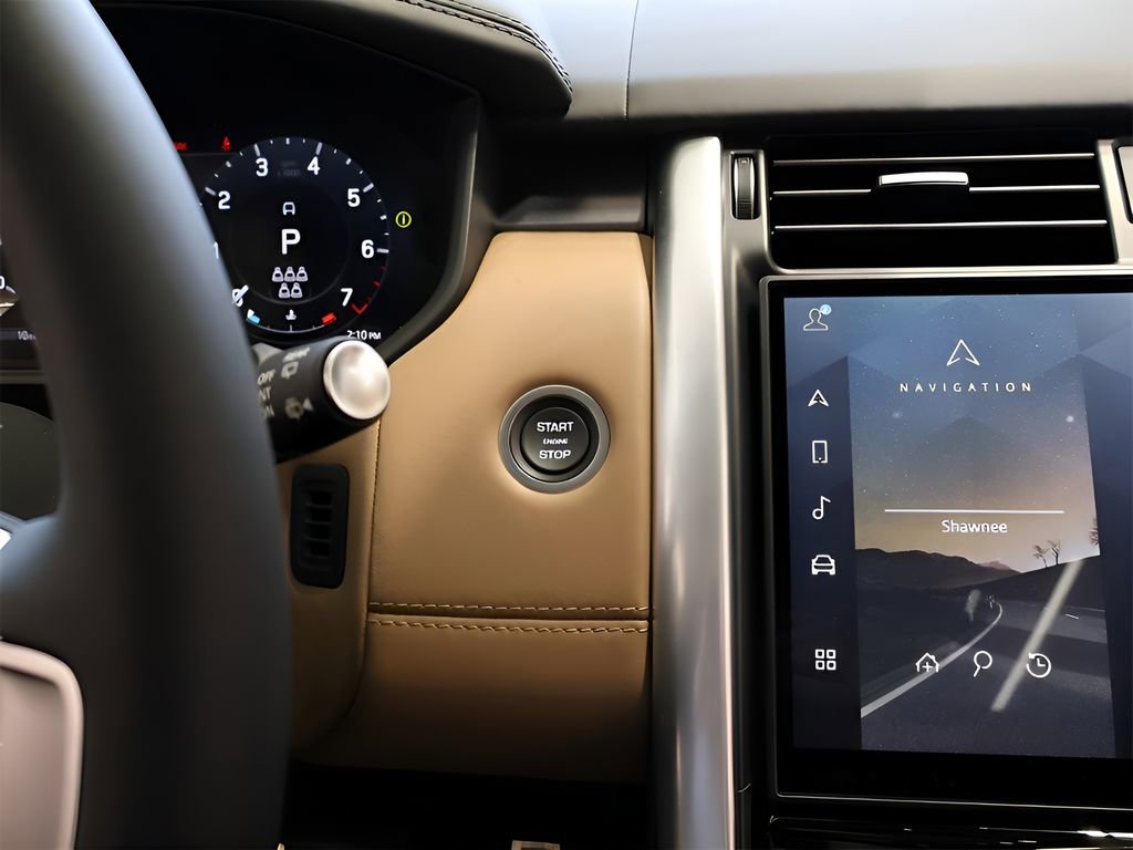 Certified 2025 Land Rover Discovery Metropolitan Edition image 58