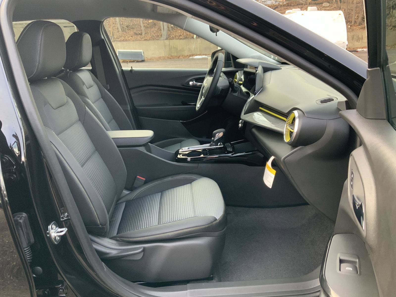 New 2026 Chevrolet Trax LT w/ Driver Confidence Package image 13