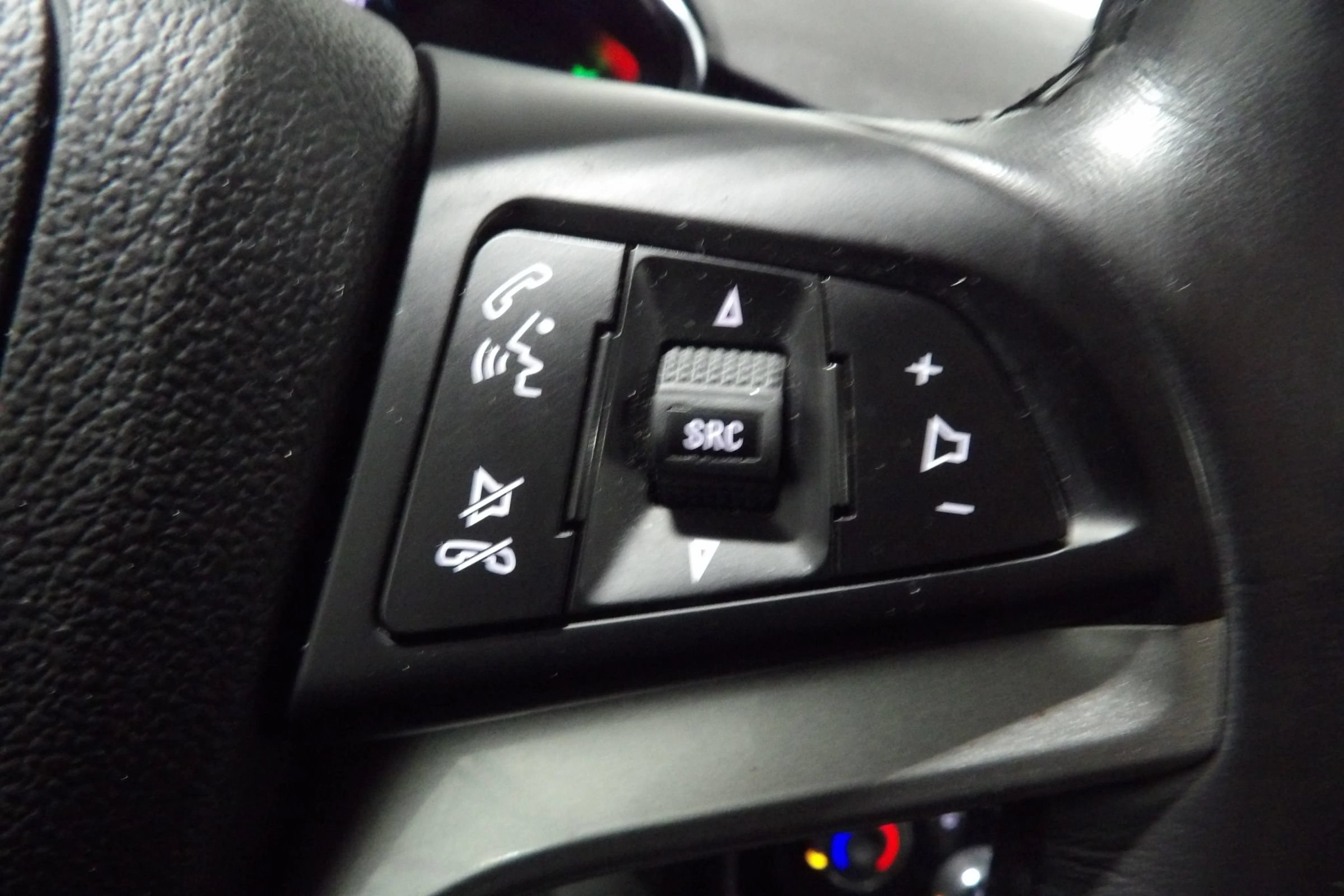 Used 2019 Chevrolet Trax LT w/ Sun & Sound Package AWD/4WD image 15