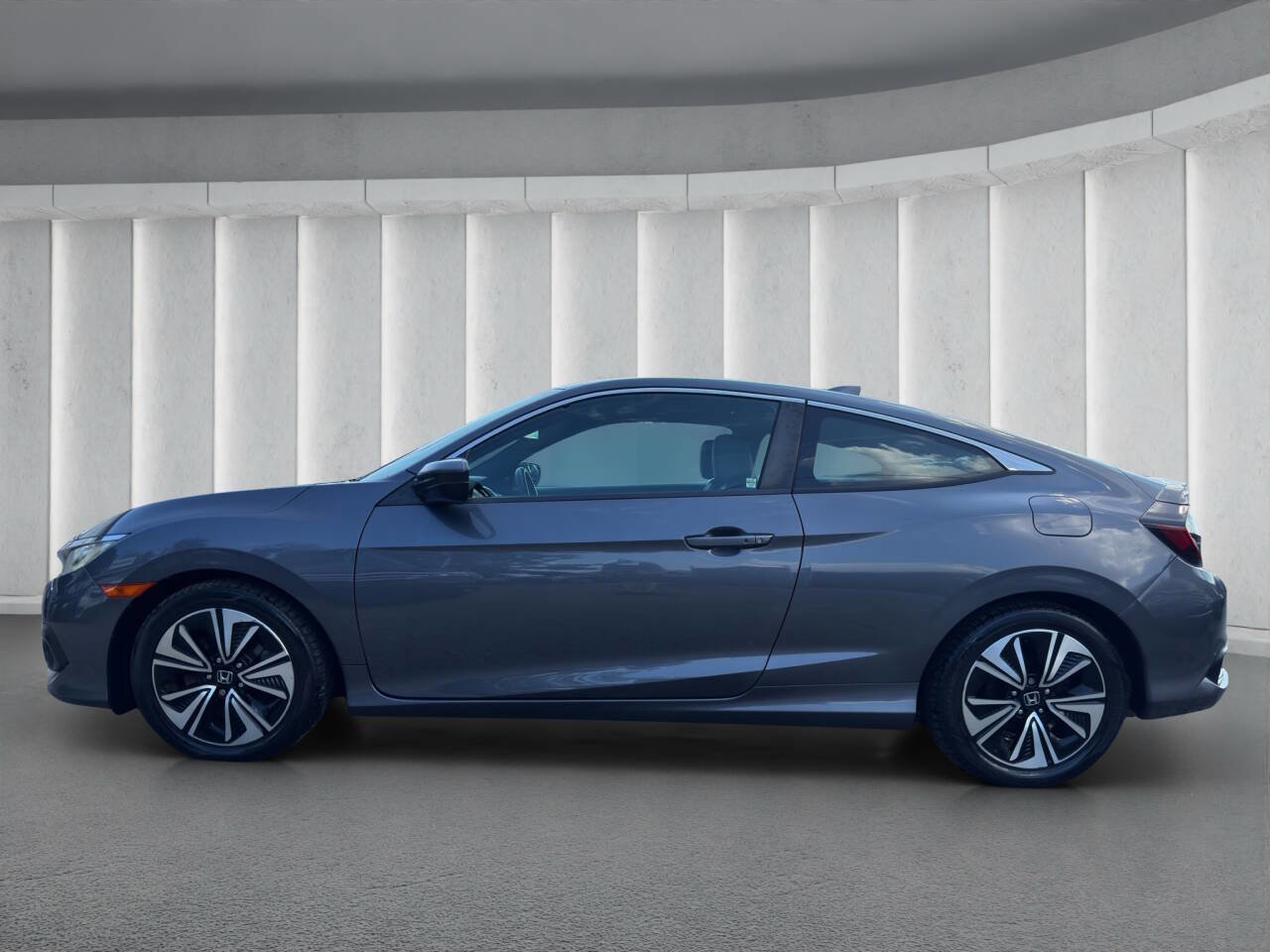 Used 2016 Honda Civic EX-L image 2