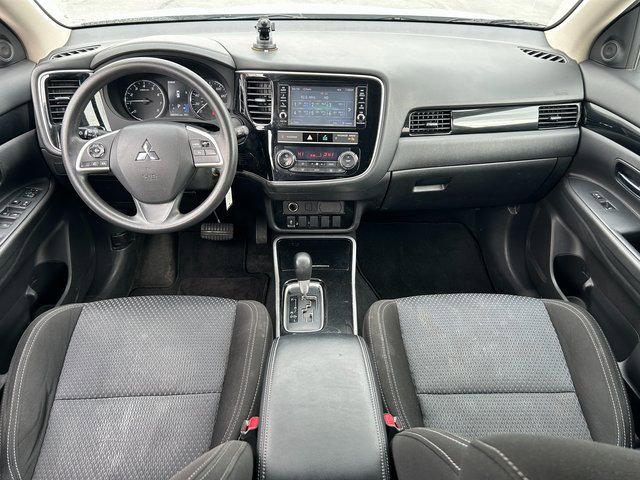 Used 2019 Mitsubishi Outlander SE image 25
