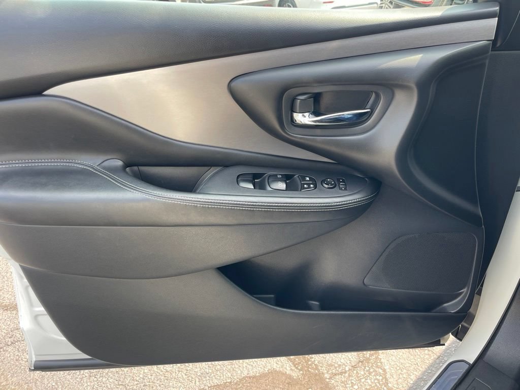 Used 2019 Nissan Murano SV w/ Premium Package AWD/4WD image 9