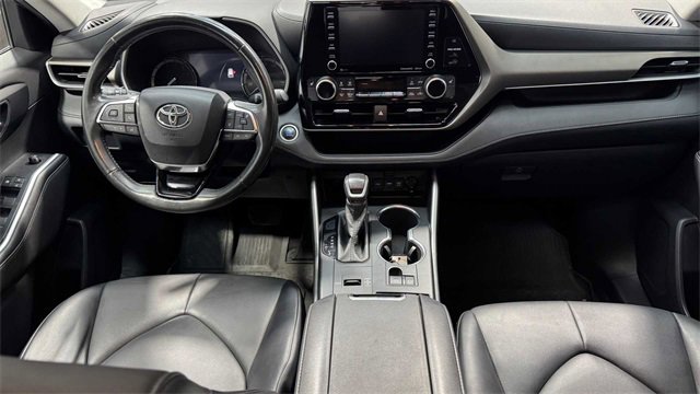 Used 2020 Toyota Highlander XLE image 17