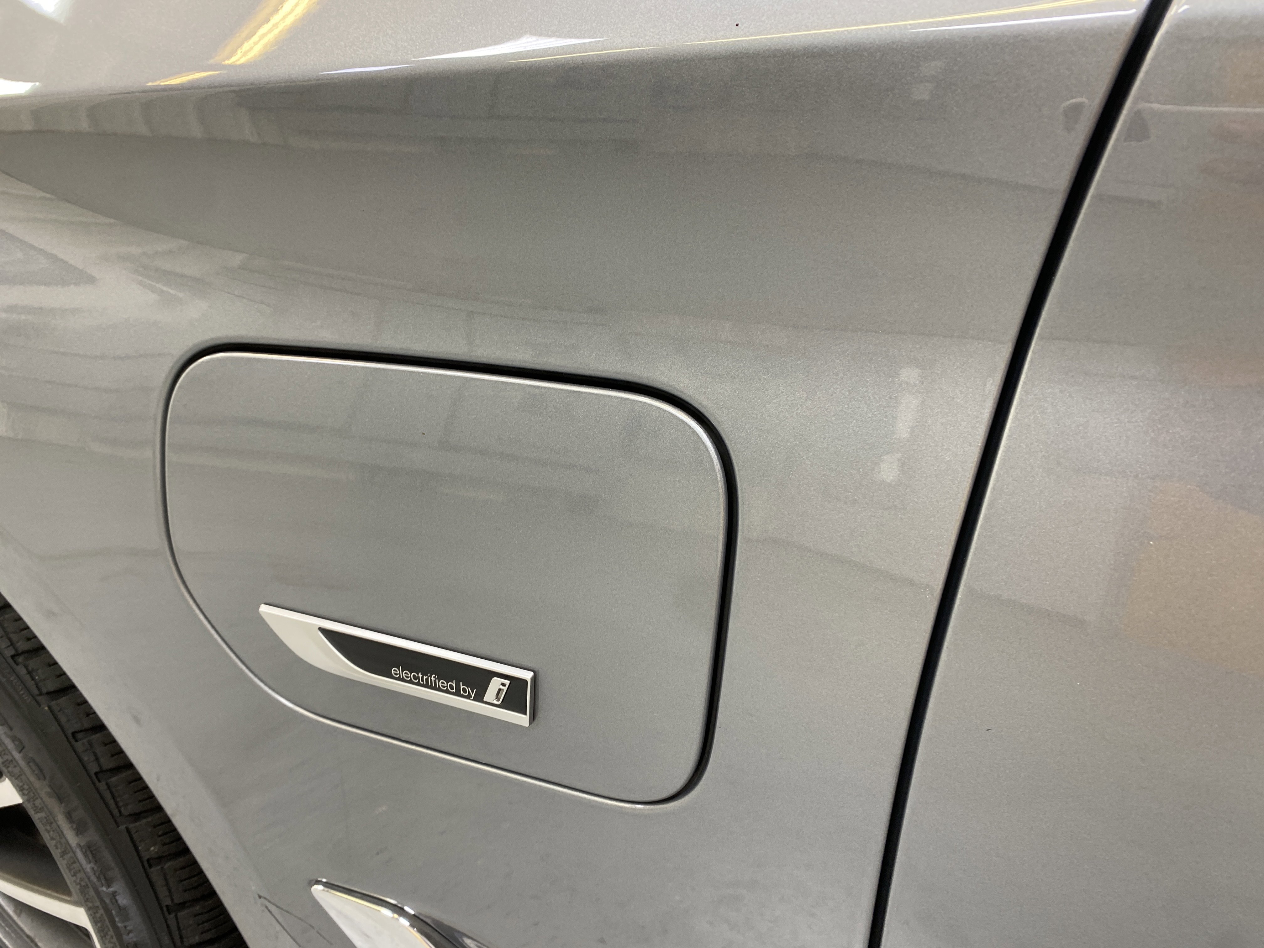 Used 2023 BMW 530e w/ Premium Package image 19