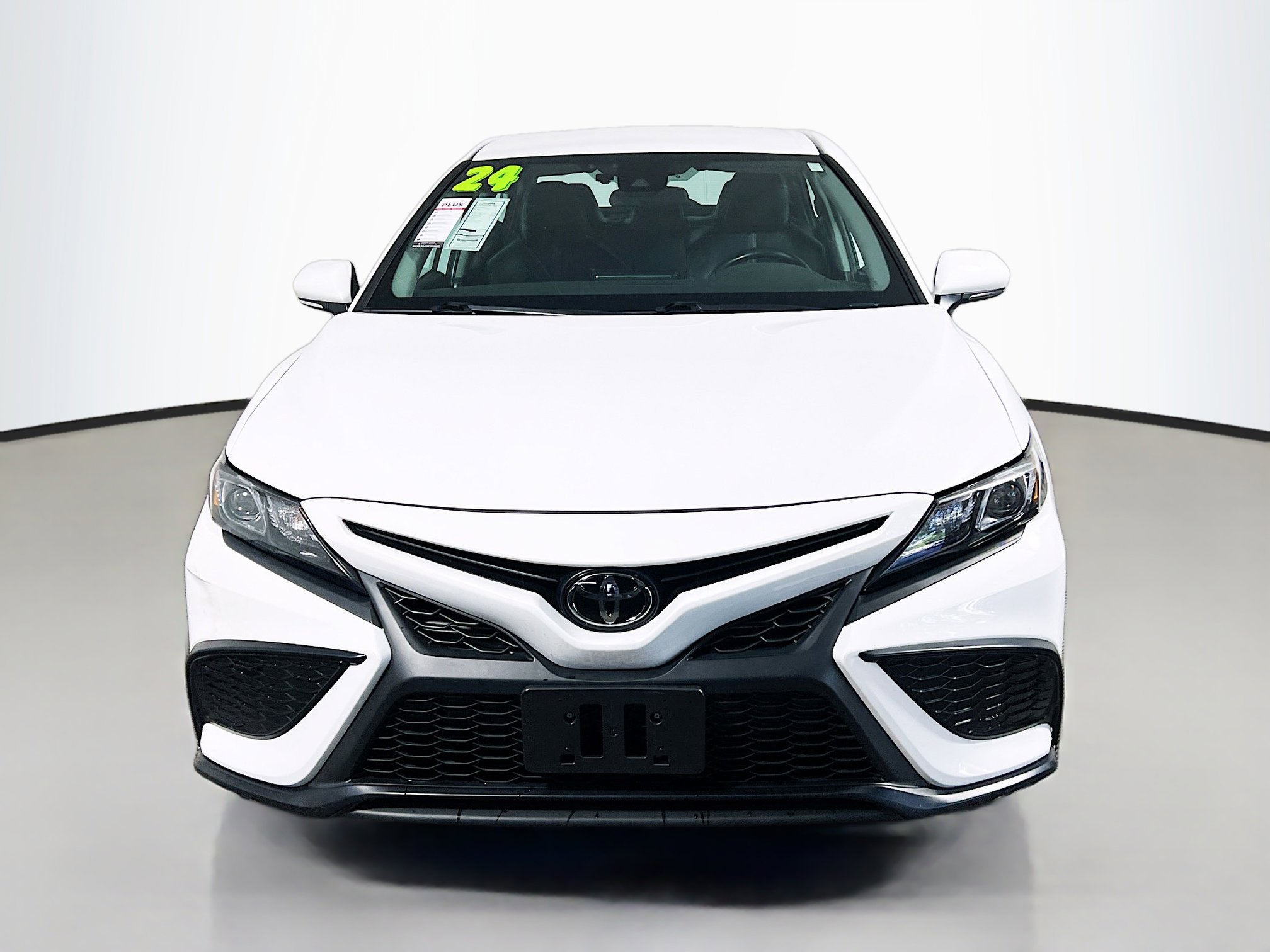Used 2024 Toyota Camry SE FWD image 11