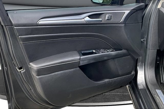 Used 2015 Ford Fusion Titanium FWD image 19