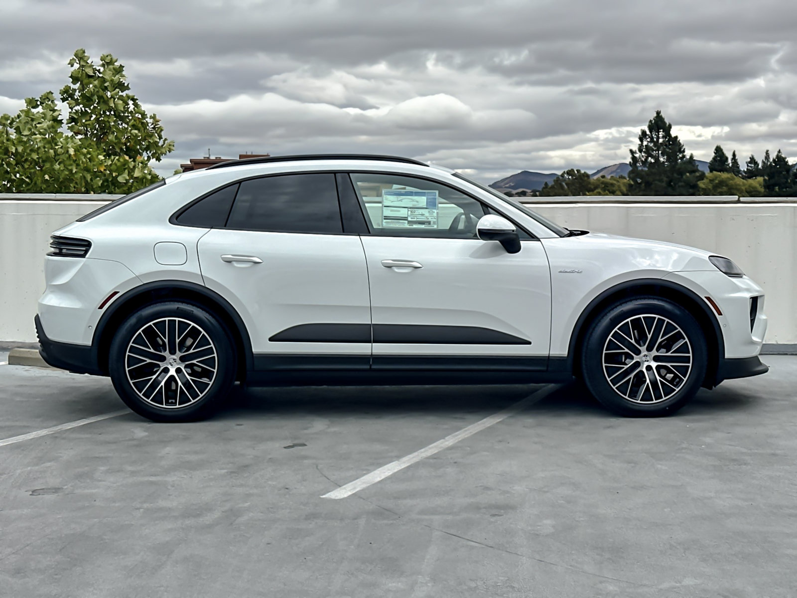 New 2026 Porsche Macan 4 Electric AWD/4WD image 10
