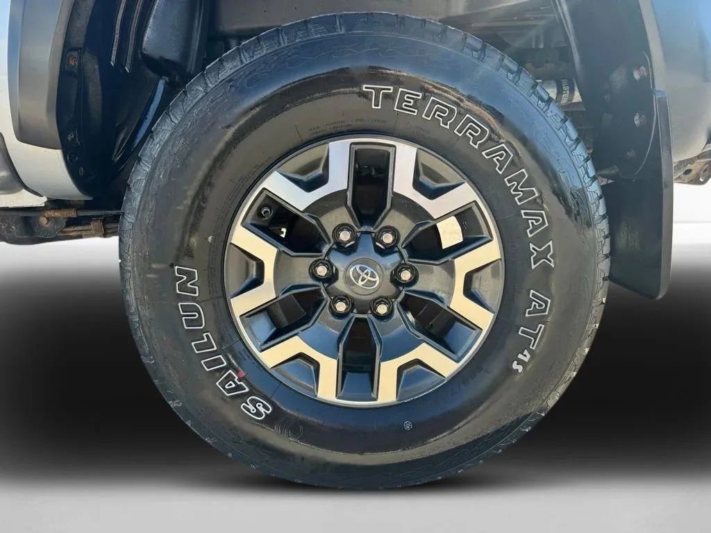 Used 2018 Toyota Tacoma TRD Off-Road w/ Technology Package image 29