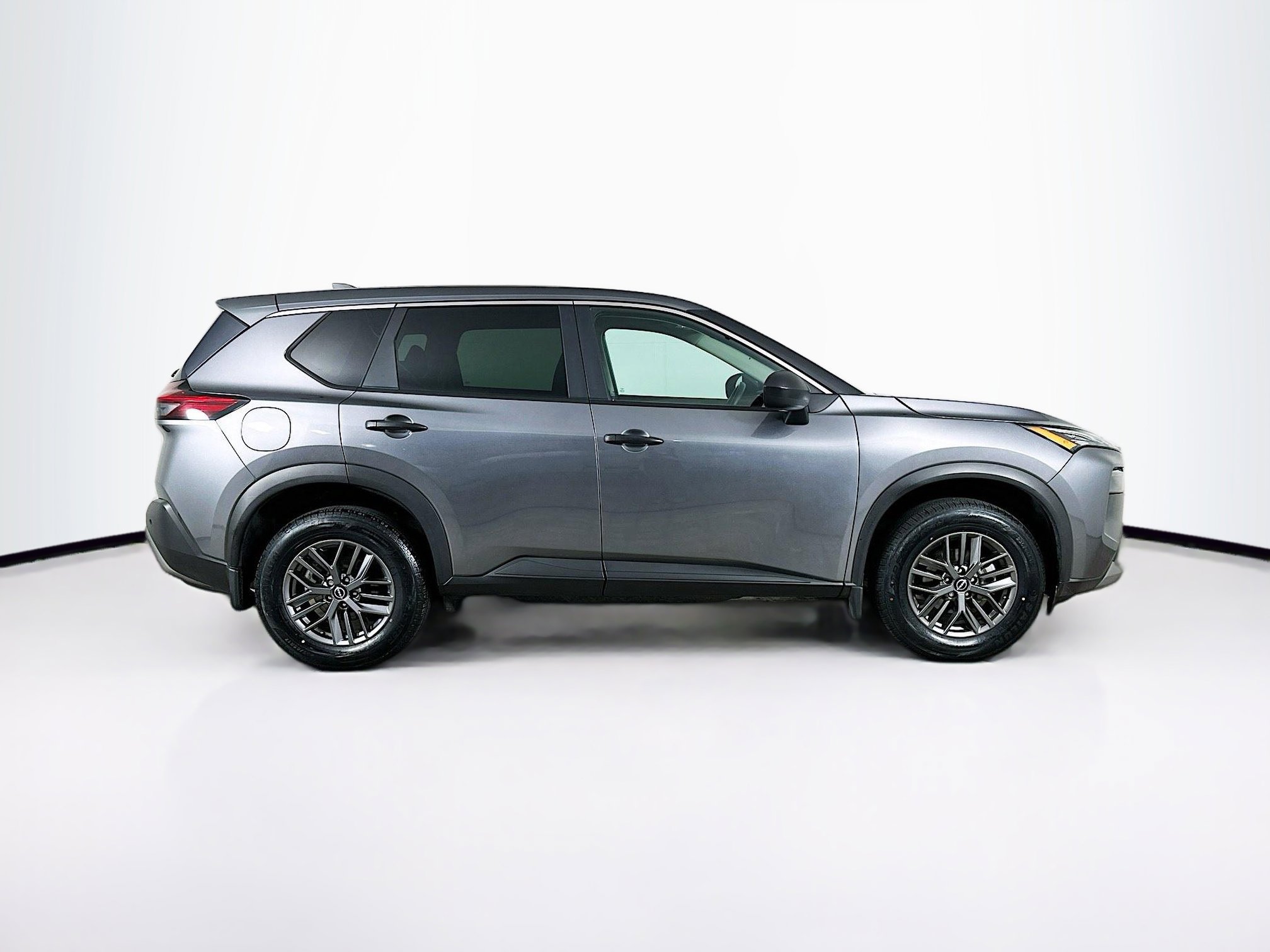 Used 2023 Nissan Rogue S AWD/4WD image 10