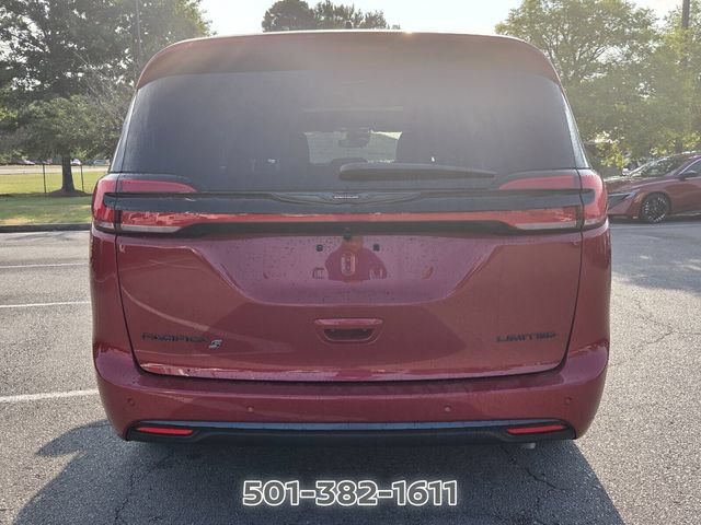 Used 2026 Chrysler Pacifica Limited w/ Uconnect Theater Family Group FWD image 4