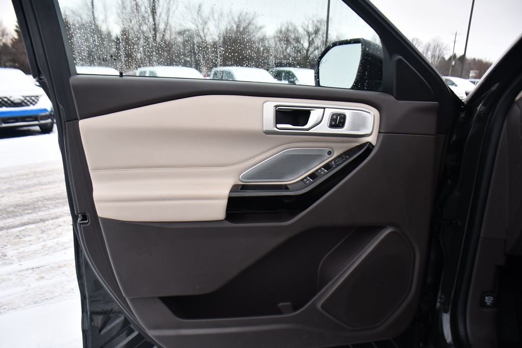 Used 2023 Ford Explorer Platinum w/ Technology Package image 24