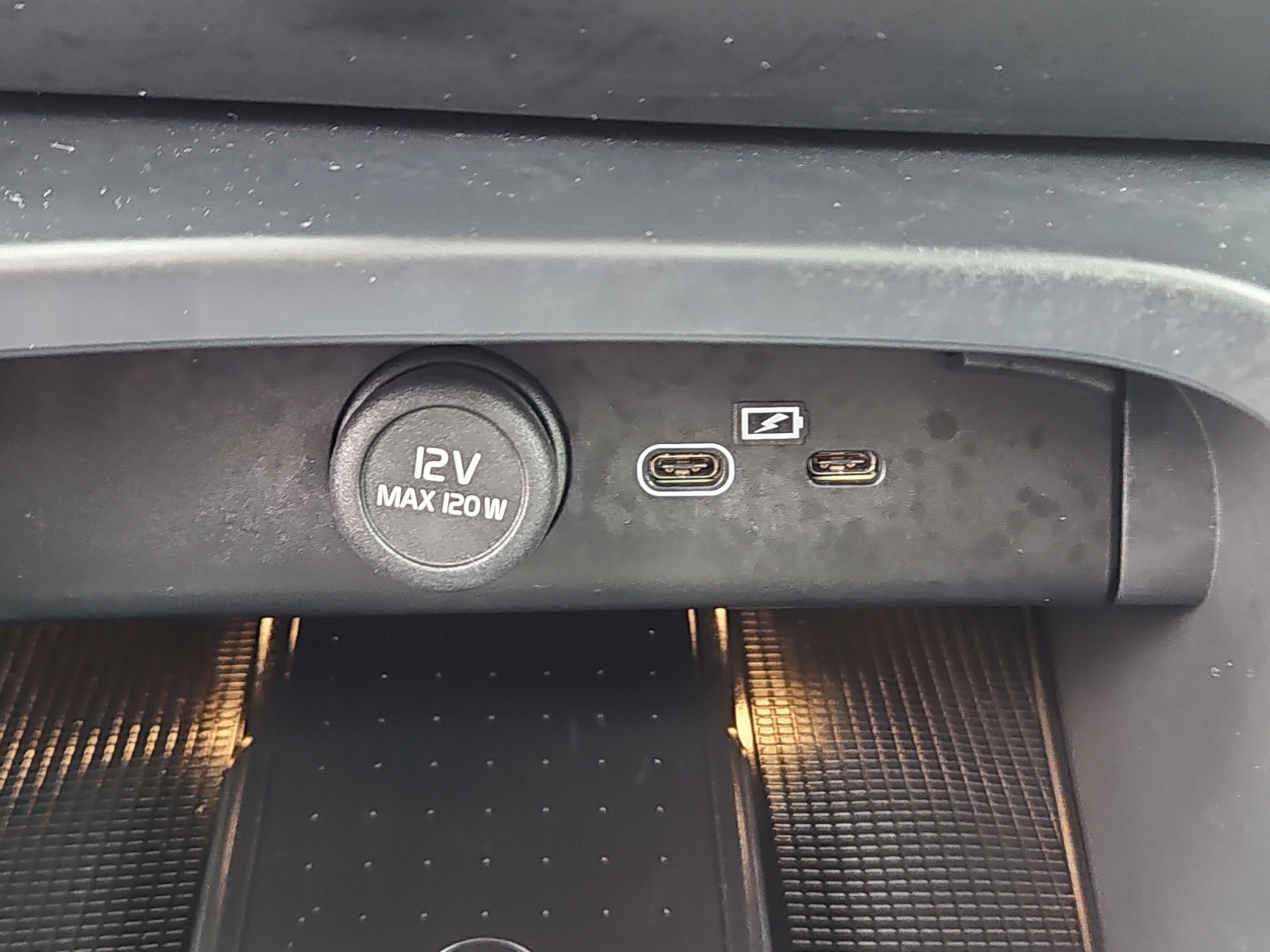 Certified 2023 Volvo XC40 B5 Plus w/ Climate Package image 11