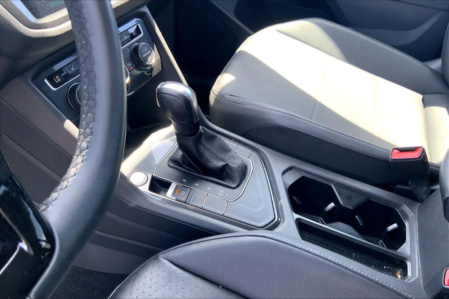 Used 2020 Volkswagen Tiguan SE FWD image 16