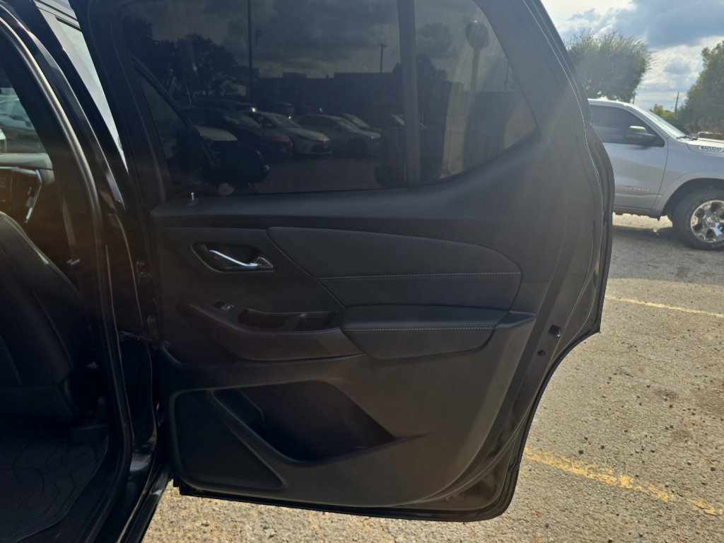 Used 2023 Chevrolet Traverse Premier w/ Redline Edition image 18