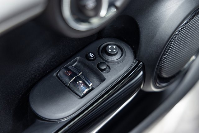 Used 2023 MINI Cooper 2-Door Hardtop w/ Signature Upholstery Package image 12