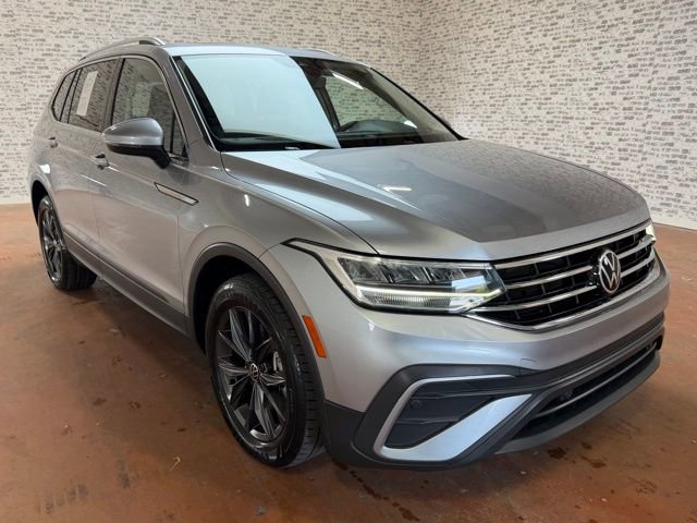 Used 2022 Volkswagen Tiguan SE w/ Panoramic Sunroof Package image 7