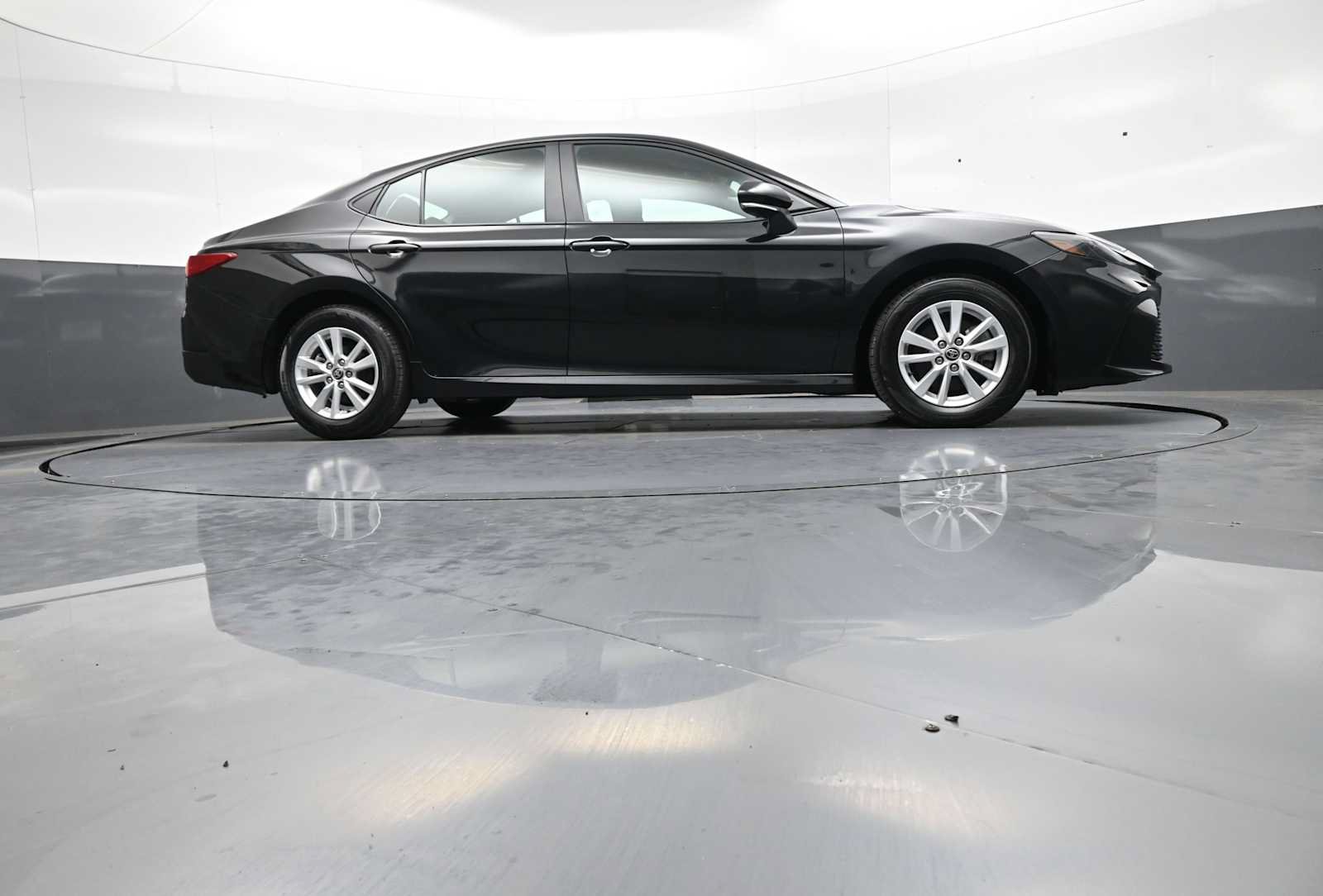 Used 2026 Toyota Camry LE FWD image 27