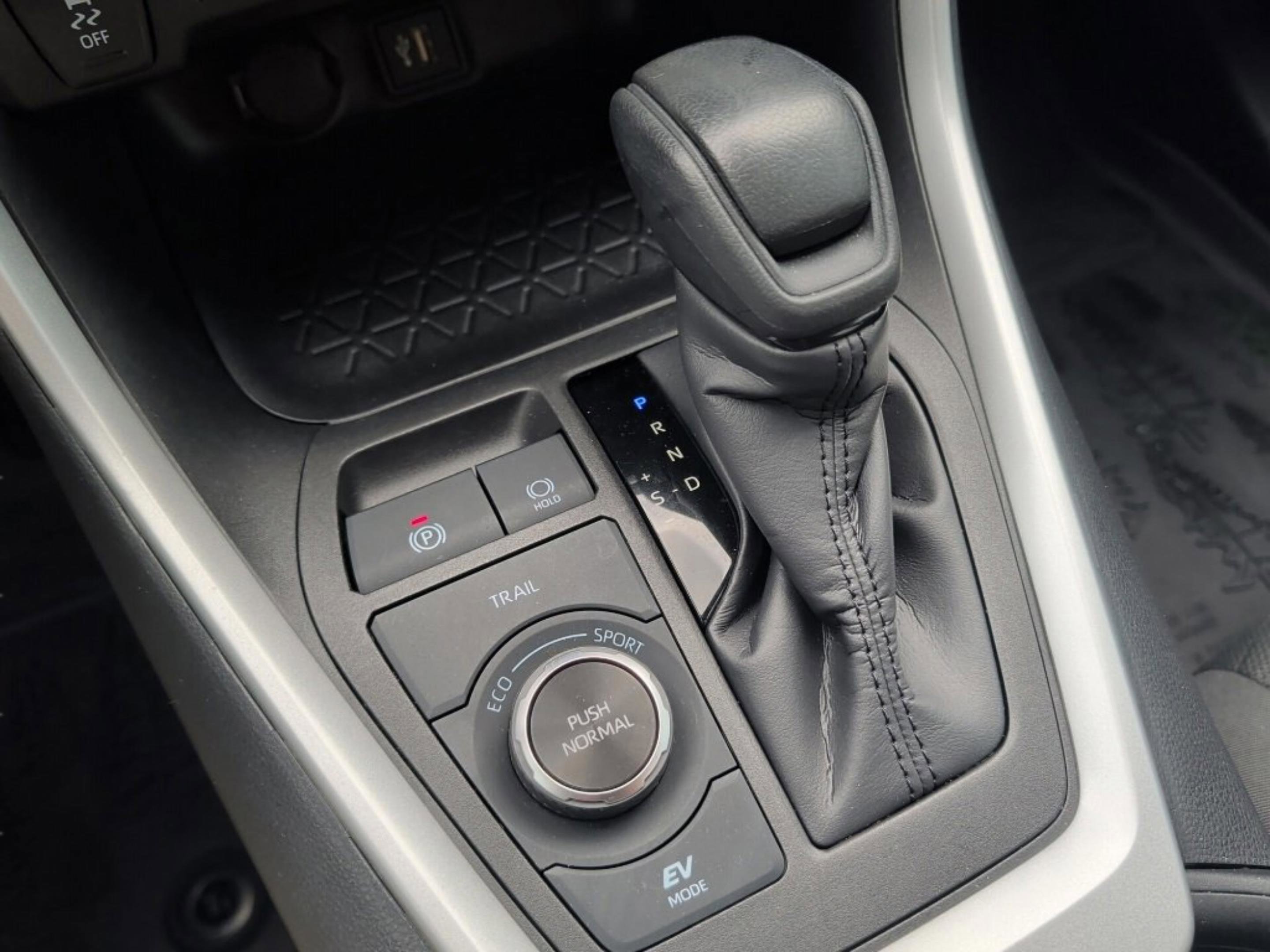 Used 2023 Toyota RAV4 AWD Hybrid image 31