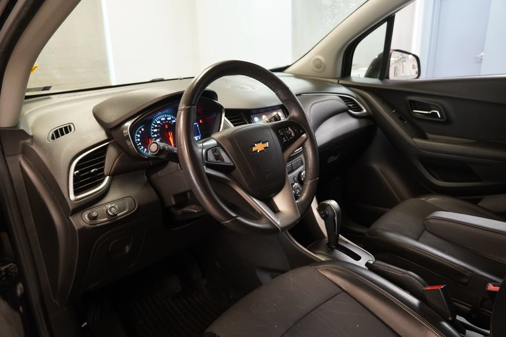Used 2020 Chevrolet Trax LT w/ LT Convenience Package FWD image 6