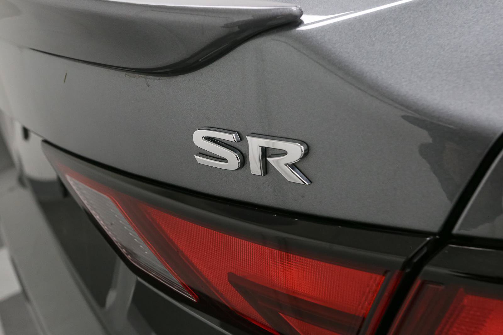 Used 2020 Nissan Sentra SR w/ Premium Package FWD image 11