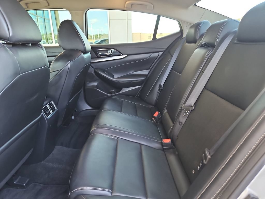 Used 2022 Nissan Maxima SV w/ Floor Mat Group FWD image 13