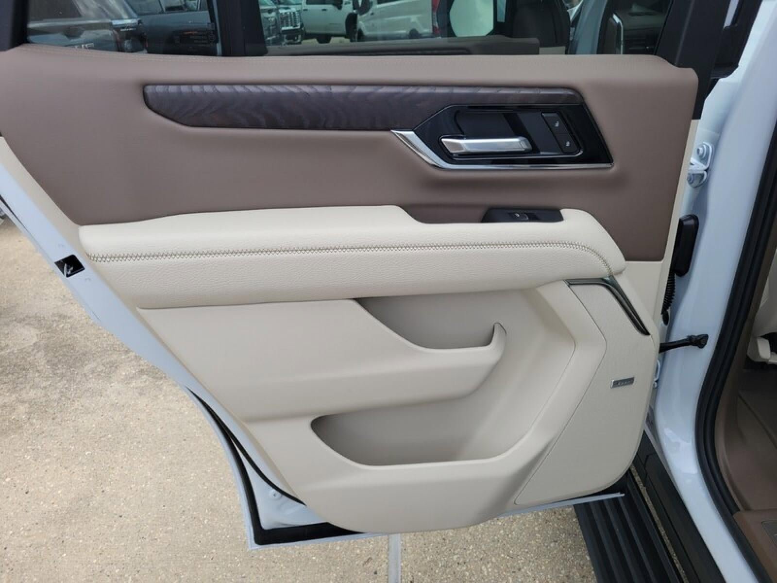 New 2026 GMC Yukon Denali w/ Denali Reserve Package RWD image 32