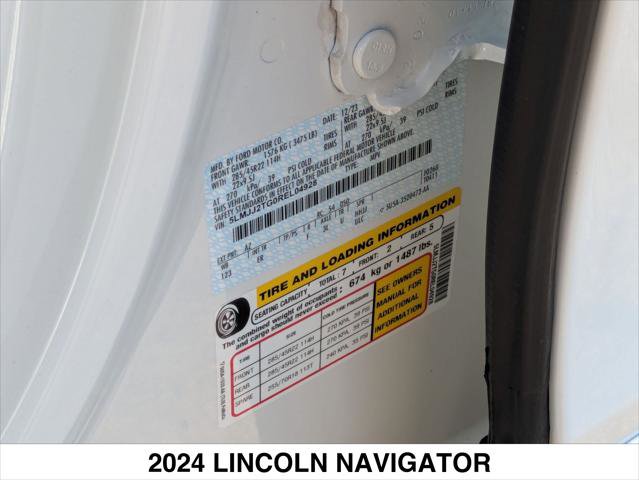 Used 2024 Lincoln Navigator Black Label image 27