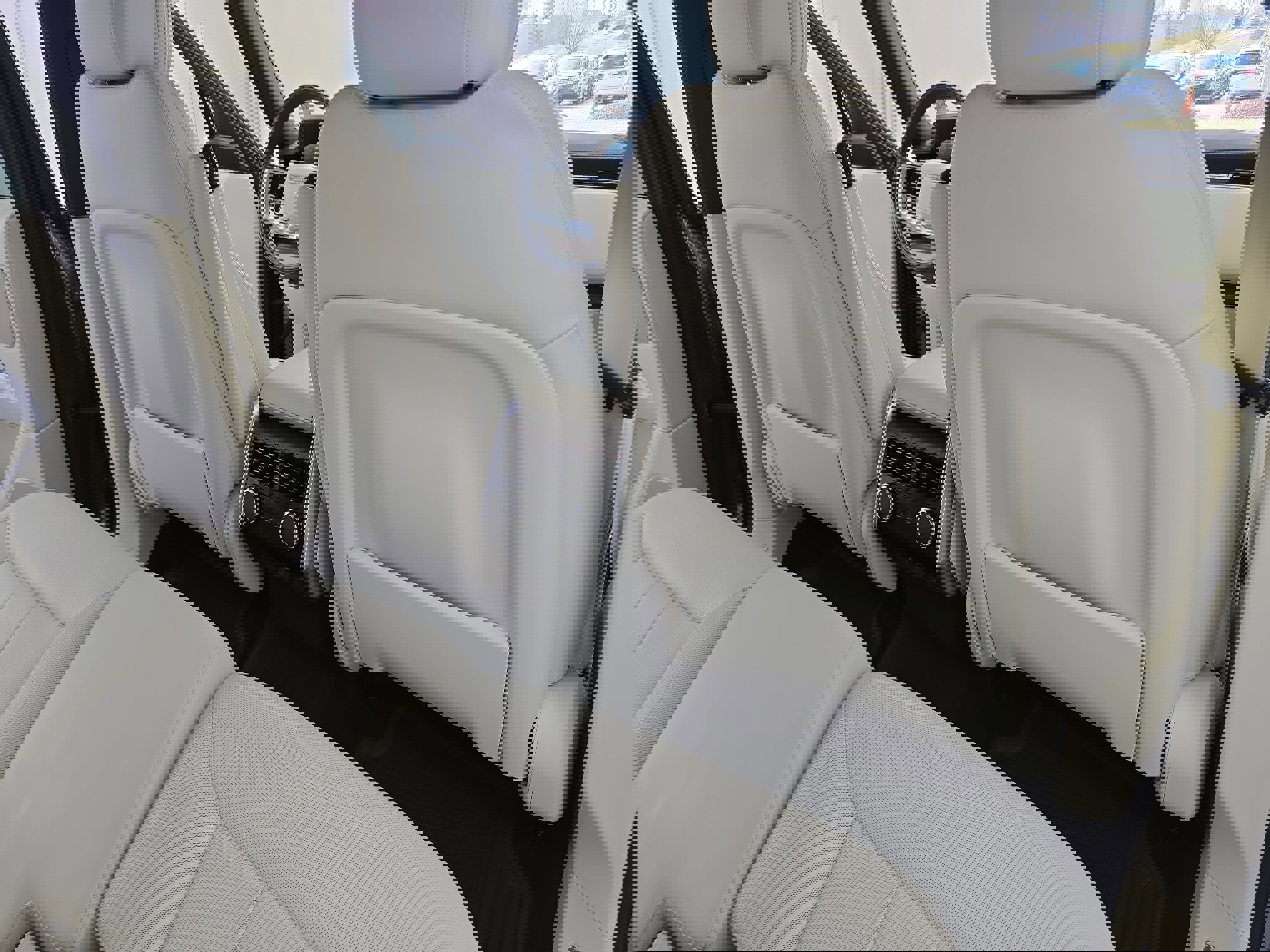 Certified 2023 Land Rover Range Rover SE image 11