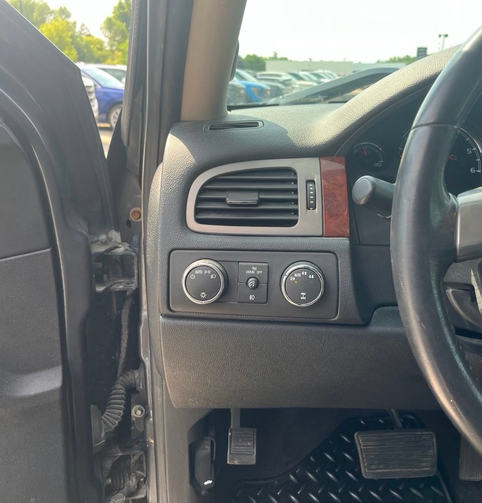 Used 2011 GMC Sierra 1500 SLT w/ SLT Convenience Package AWD/4WD image 21