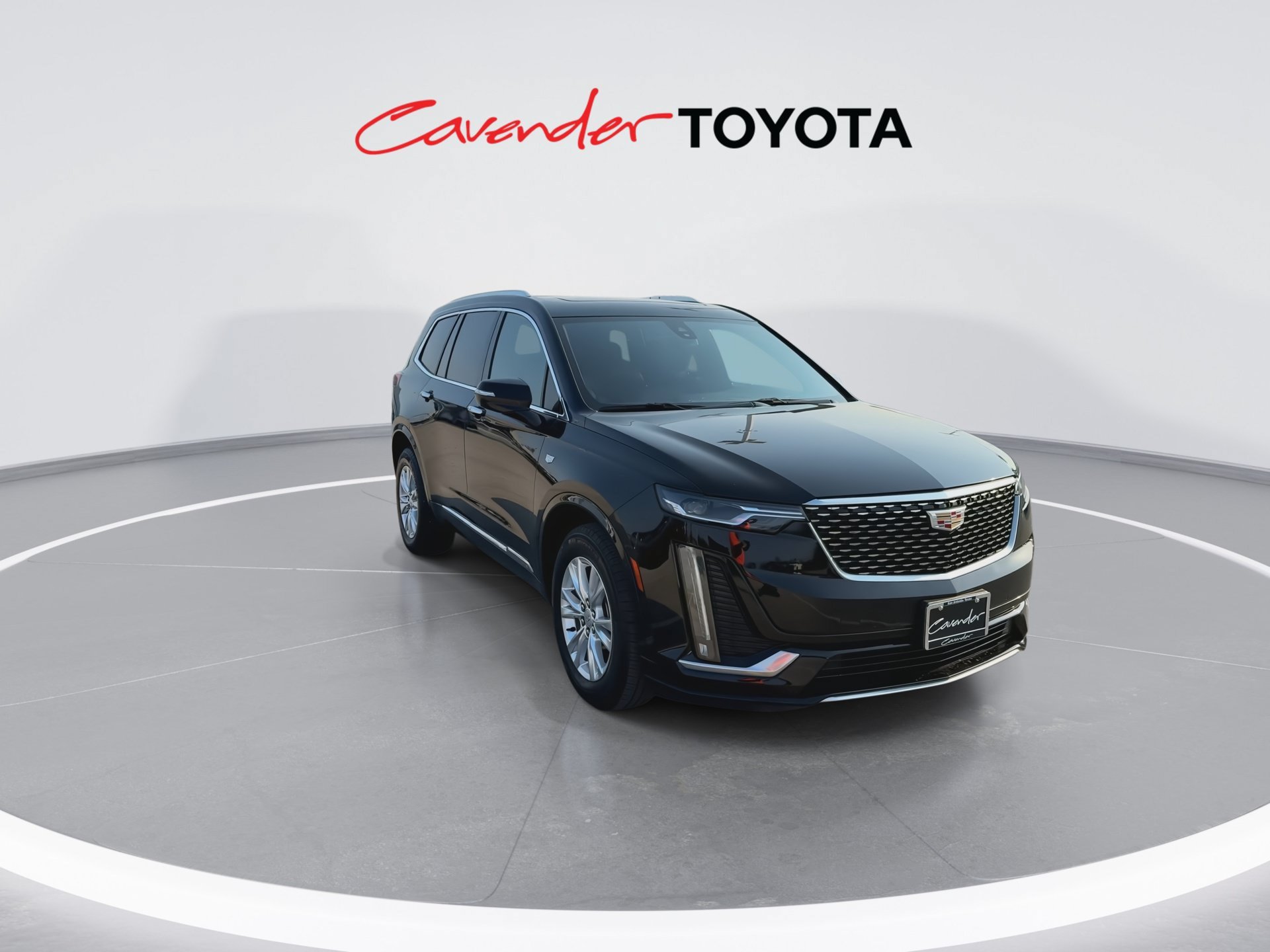 Used 2025 Cadillac XT6 Luxury FWD image 2