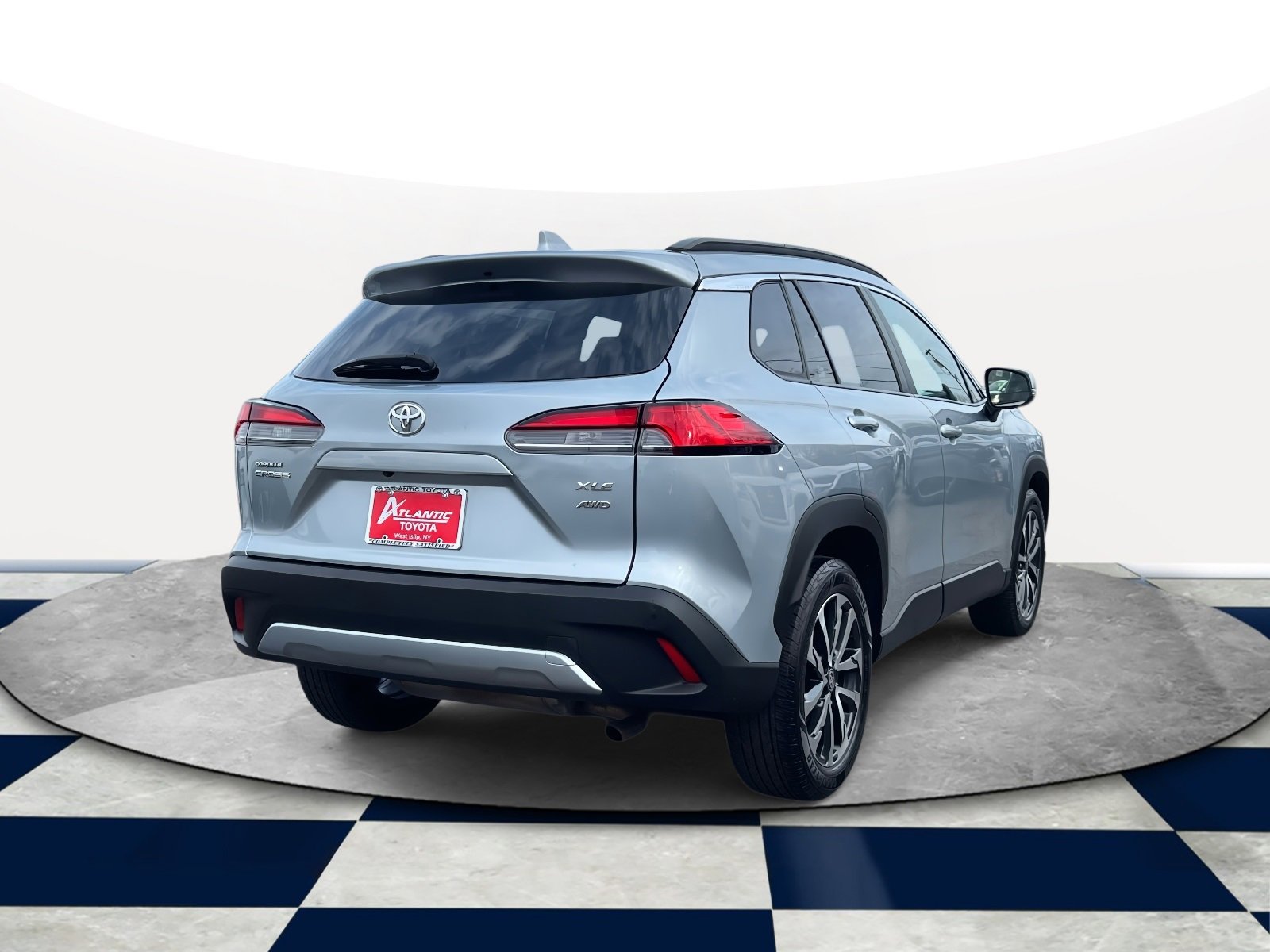Used 2024 Toyota Corolla Cross XLE image 6