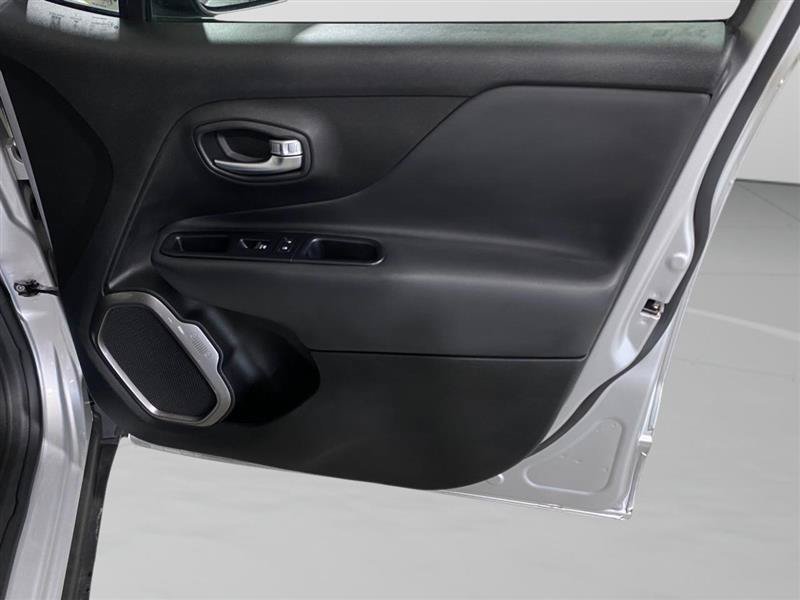 Used 2018 Jeep Renegade Limited w/ UConnect 8.4 Nav Group AWD/4WD image 31