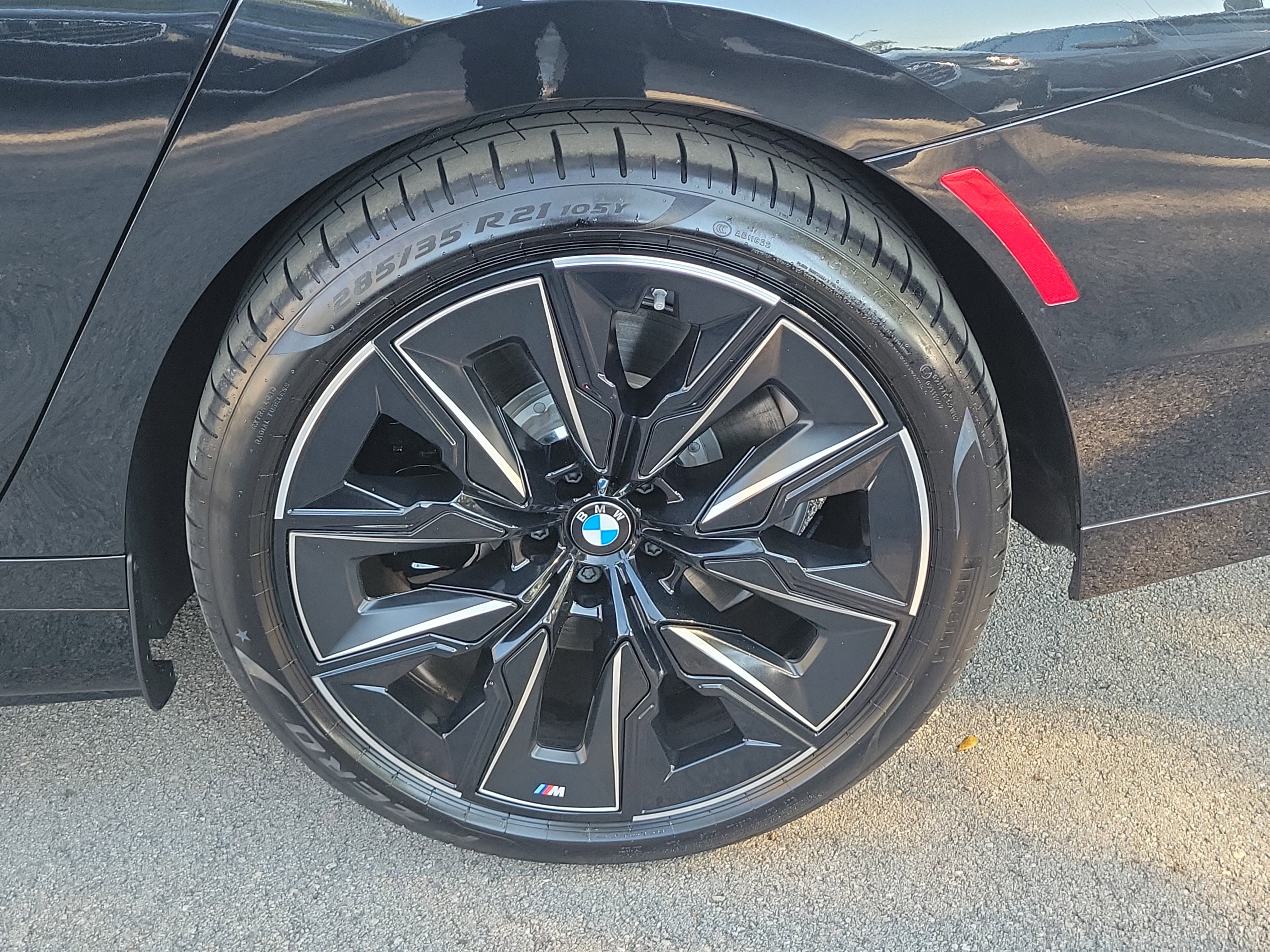 Used 2026 BMW i7 eDrive50 w/ M Sport Package image 9