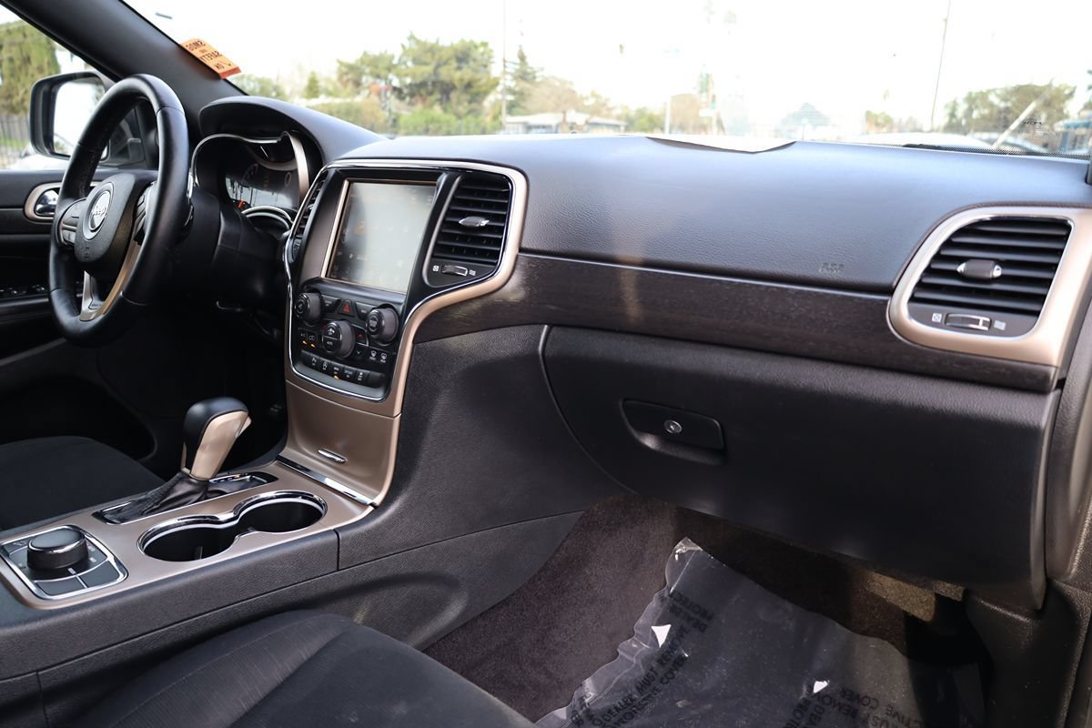 Used 2017 Jeep Grand Cherokee Laredo w/ Quick Order Package 23E AWD/4WD image 17