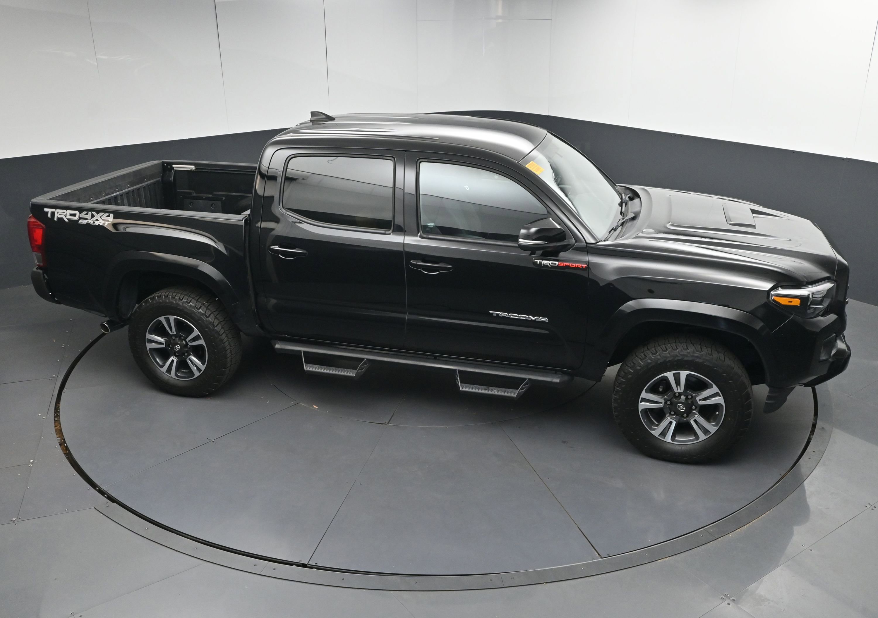 Used 2017 Toyota Tacoma TRD Sport image 37