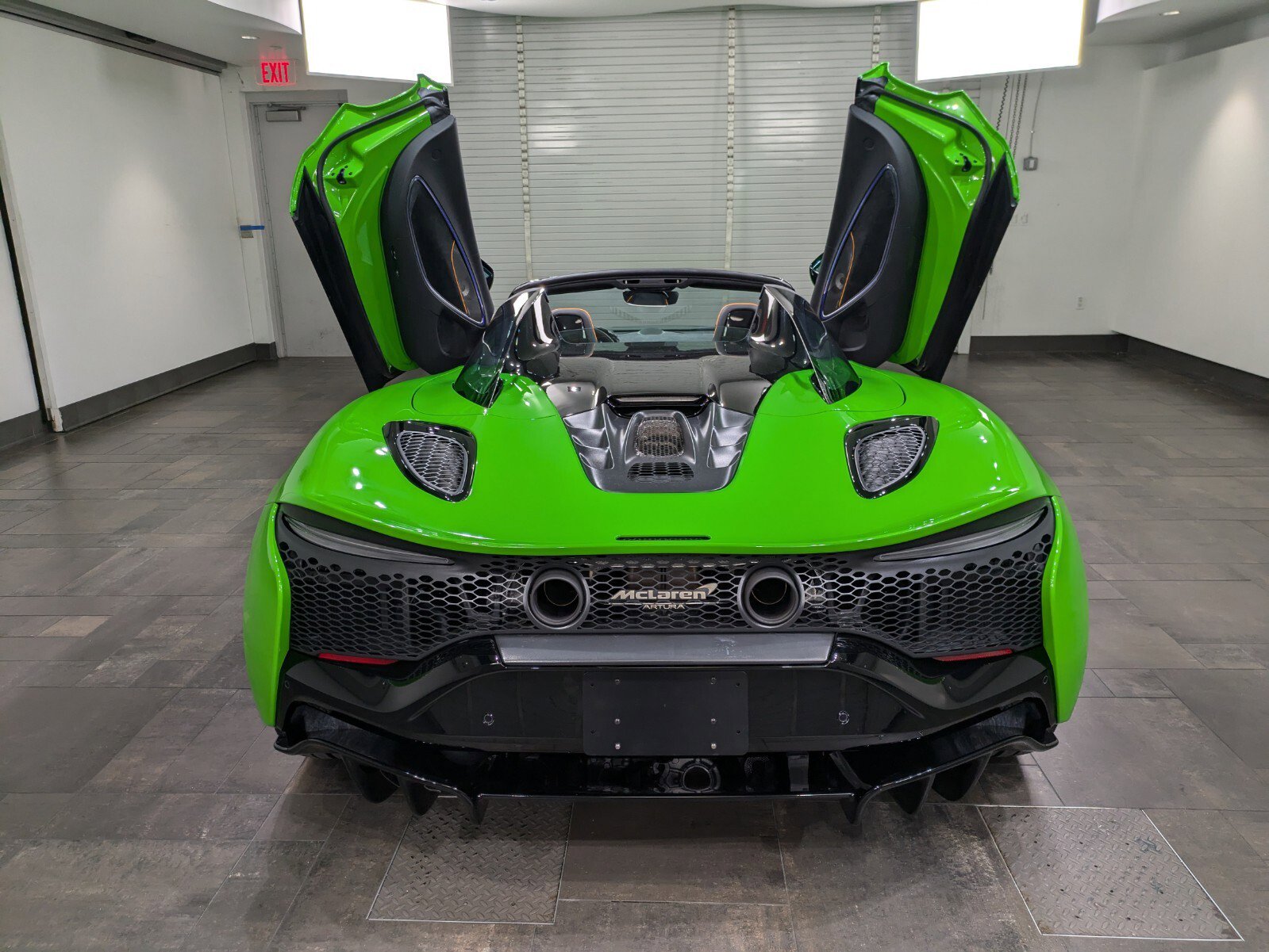 Used 2025 McLaren Artura Spider image 27