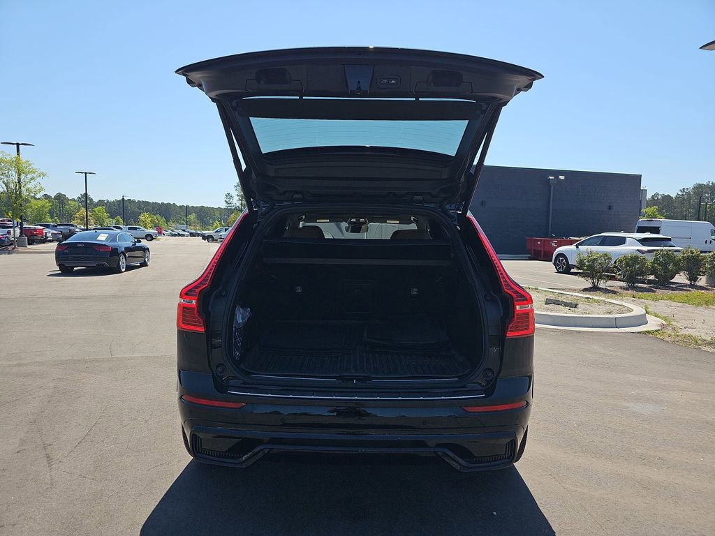 Used 2023 Volvo XC60 B5 Ultimate w/ Protection Package Premier image 16