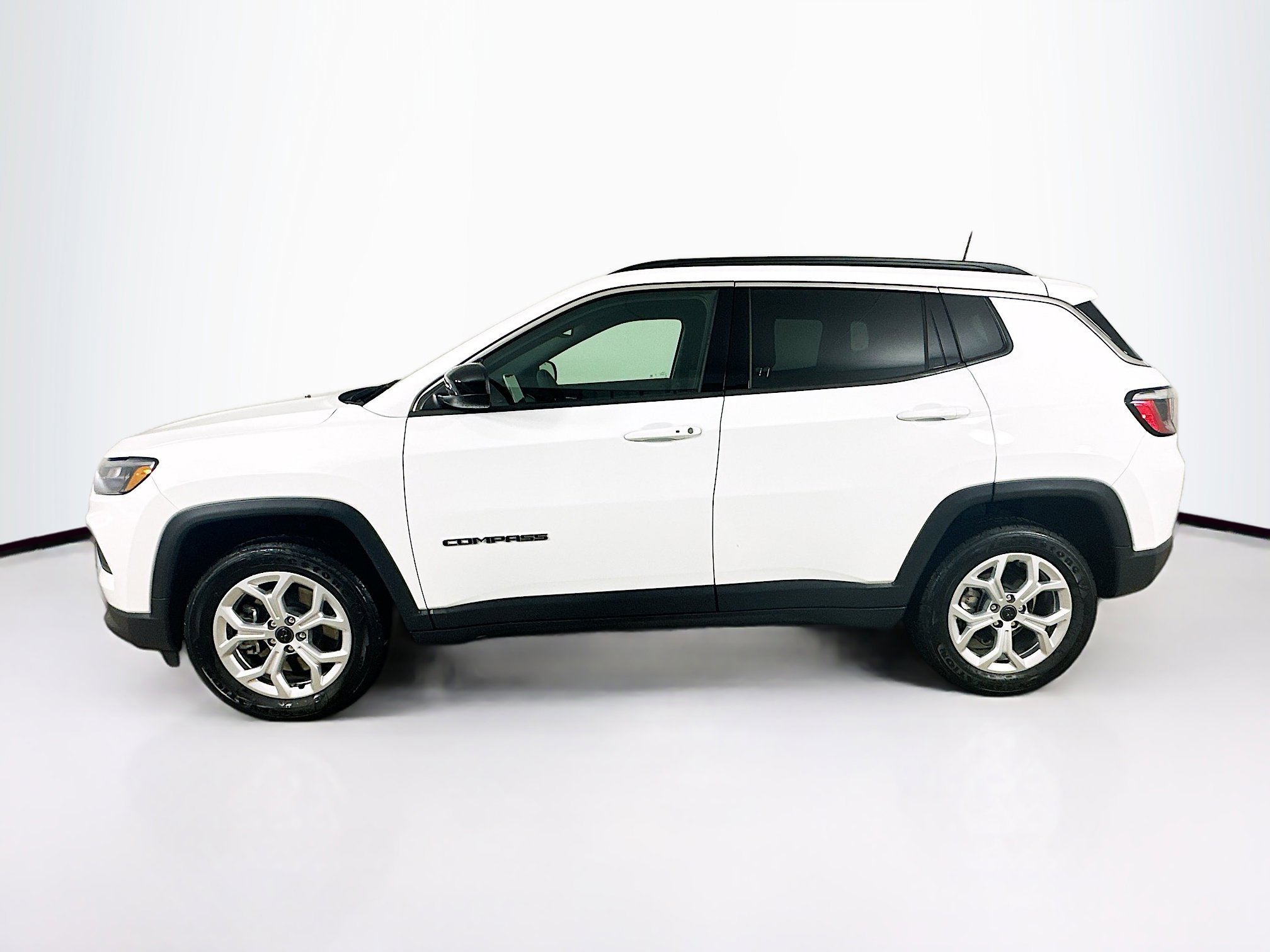 Certified 2025 Jeep Compass Latitude image 4