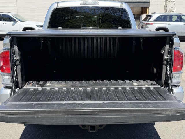 Used 2022 Toyota Tacoma TRD Sport AWD/4WD image 13