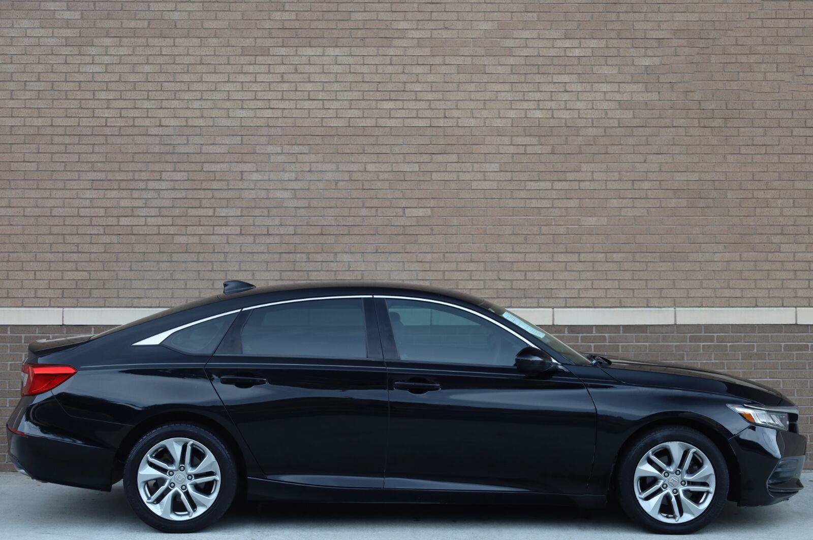 Used 2018 Honda Accord LX image 2