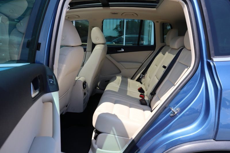 Used 2017 Volkswagen Tiguan SEL AWD/4WD image 17